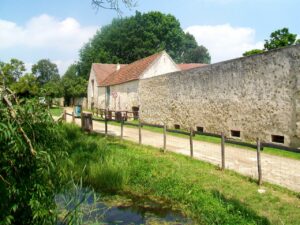 1280px-Jouy-le-Moûtier_(95),_ferme_d'Écancourt_03